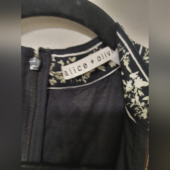 Alice + Olivia cotton valencia min Black and Cream Long Sleeve Dress - Picture 15 of 16